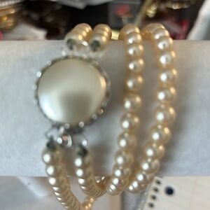 Antique double strand of short pearls with pearl clasp and green clasp